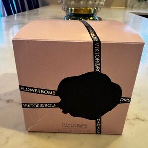 Viktor & Rolf Flowerbomb in Soft Pink 1.7 oz L’Eau de Parfum